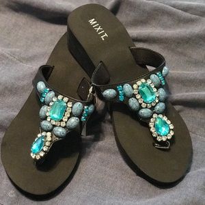 Sandals/ flip flops